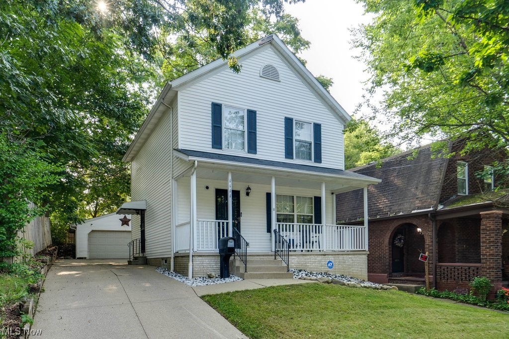 Check this out! Three beds, 1.5 baths, 2 car garage, and only 28 years young! This house has been up kept to a T. It offers a partially finished basement that's currently used as a master bed and studio. But with the amount of space the basement offers, the opportunity is endless. On the main floor you'll notice a spacious living room & dining area, along with a very clean kitchen with updated appliances. Upstairs, is three bedrooms, and a full bath. This home also comes equip with ADT Alarm, a Google smart home automation that features SiX Technology. A 7 inch touchscreen panel with two Google Nest Cameras, one Google Nest doorbell, 10 inch Google Nest Hub, and Google nest Wi-Fi router with two Google nest hubs, covering 3 levels. ADT integrated carbon monoxide, smoke, and heat detection on every level of the home including the basement. Glass Break Sensor, two motion sensors, also window & Door sensors.
Two key fobs & outdoor siren with beacon light.