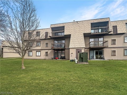 Tiny photo for 9640 Cove Drive #A-36, North Royalton, OH 44133 (MLS # 5190074)