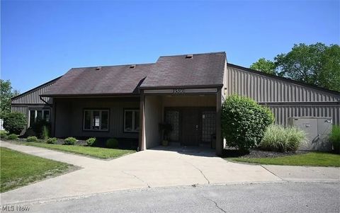 Tiny photo for 9640 Cove Drive #A-36, North Royalton, OH 44133 (MLS # 5190074)