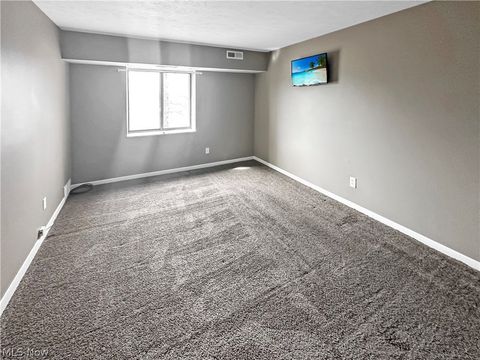 Tiny photo for 9640 Cove Drive #A-36, North Royalton, OH 44133 (MLS # 5190074)