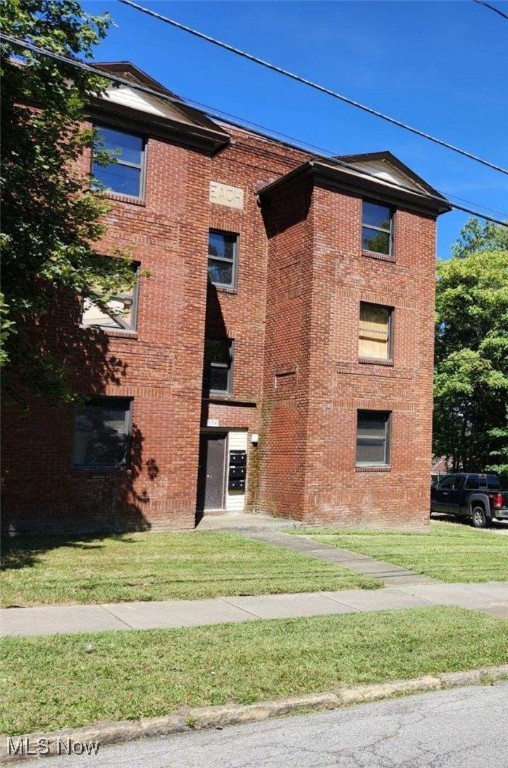6 Unit Apartment complex. Each unit is 3 bed 1 bath. Property is in need of interior repairs.