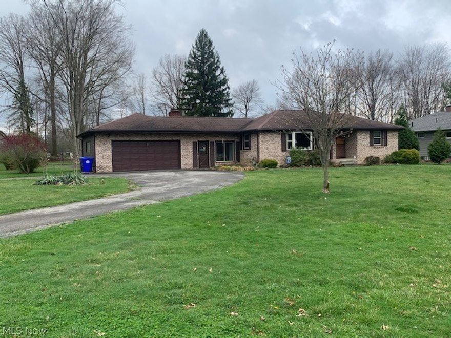 Great ranch home in Howland featuring 2 bedrooms, 2 full baths (1 in garage) plenty of natural light, formal dining room, open kitchen w/new appliances & nice deck overlooking the pretty lot of over half acre.