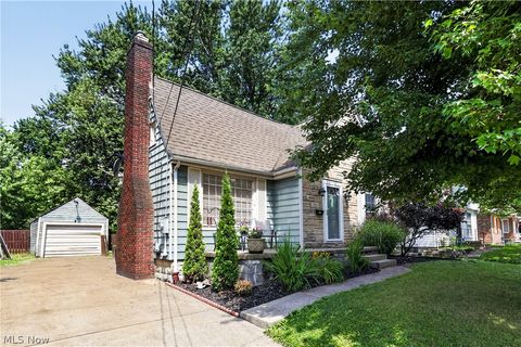 Homes For Sale - 2242 Cordova Avenue<br/> Youngstown, OH 44504