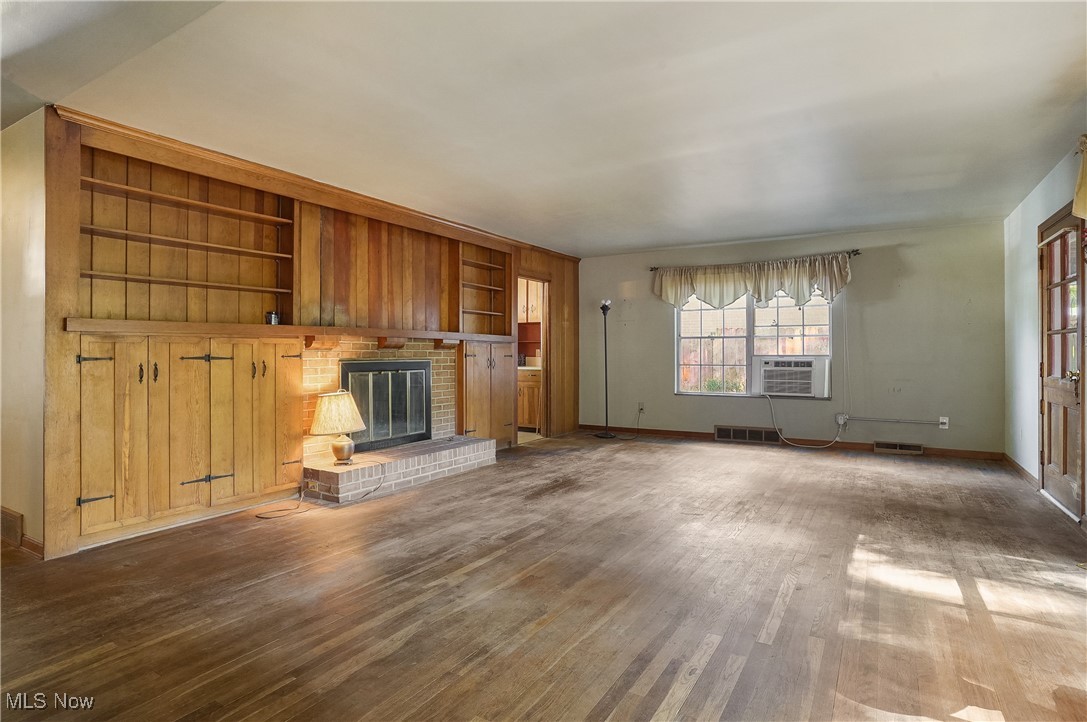 Akron, Ohio 44313, United States, 3 Bedrooms Bedrooms, ,3 BathroomsBathrooms,Residential,Contingent,39635