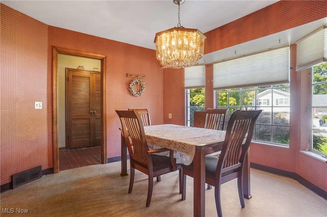 Akron, Ohio 44313, United States, 3 Bedrooms Bedrooms, ,3 BathroomsBathrooms,Residential,Contingent,39635