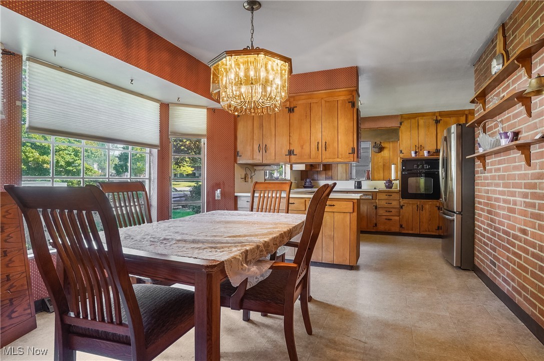 Akron, Ohio 44313, United States, 3 Bedrooms Bedrooms, ,3 BathroomsBathrooms,Residential,Contingent,39635