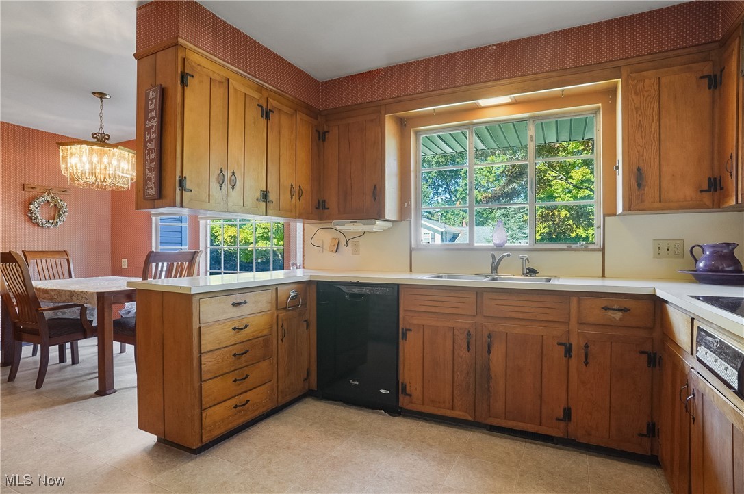 Akron, Ohio 44313, United States, 3 Bedrooms Bedrooms, ,3 BathroomsBathrooms,Residential,Contingent,39635