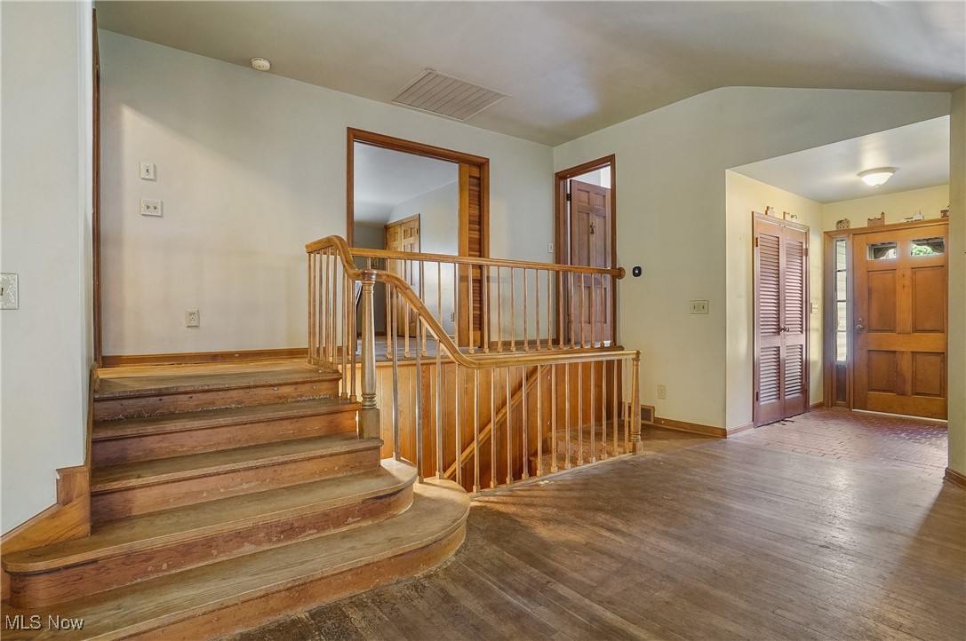 Akron, Ohio 44313, United States, 3 Bedrooms Bedrooms, ,3 BathroomsBathrooms,Residential,Contingent,39635