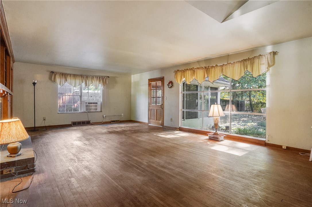 Akron, Ohio 44313, United States, 3 Bedrooms Bedrooms, ,3 BathroomsBathrooms,Residential,Contingent,39635