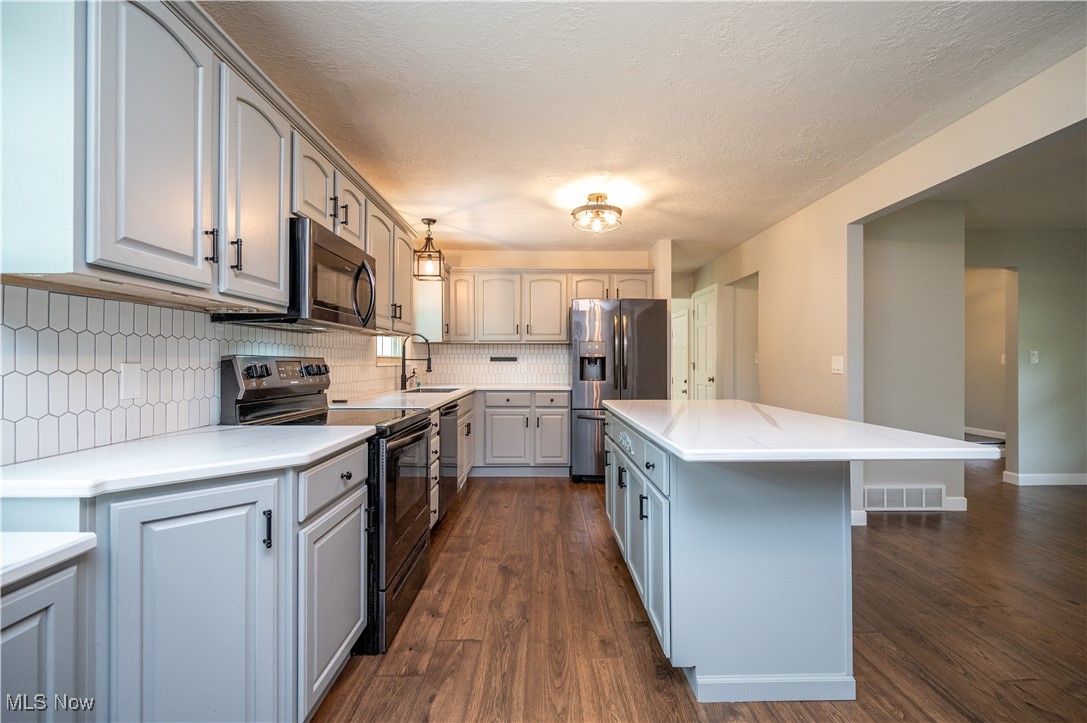 1768 Celeste Circle, Austintown, Ohio image 5