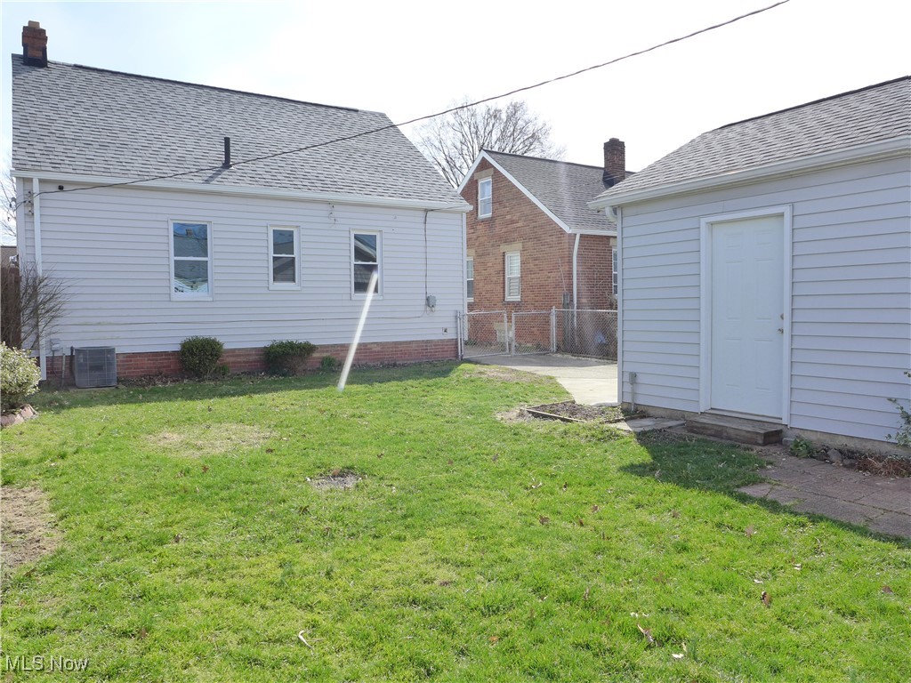 2906 Parklane Drive, Parma, Ohio image 33