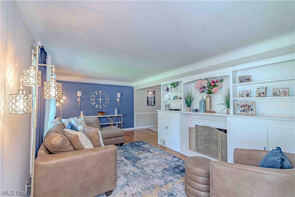 Photo of 1233 Brainard Road, Lyndhurst, OH 44124 (MLS # 5211791)