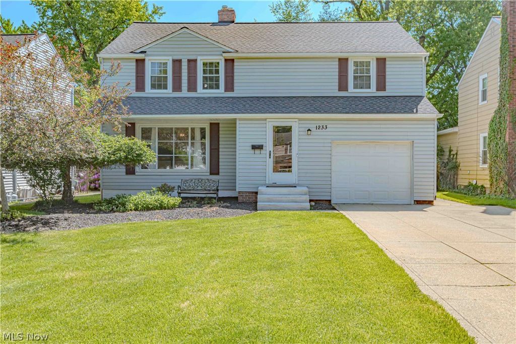 Photo of 1233 Brainard Road, Lyndhurst, OH 44124 (MLS # 5211791)