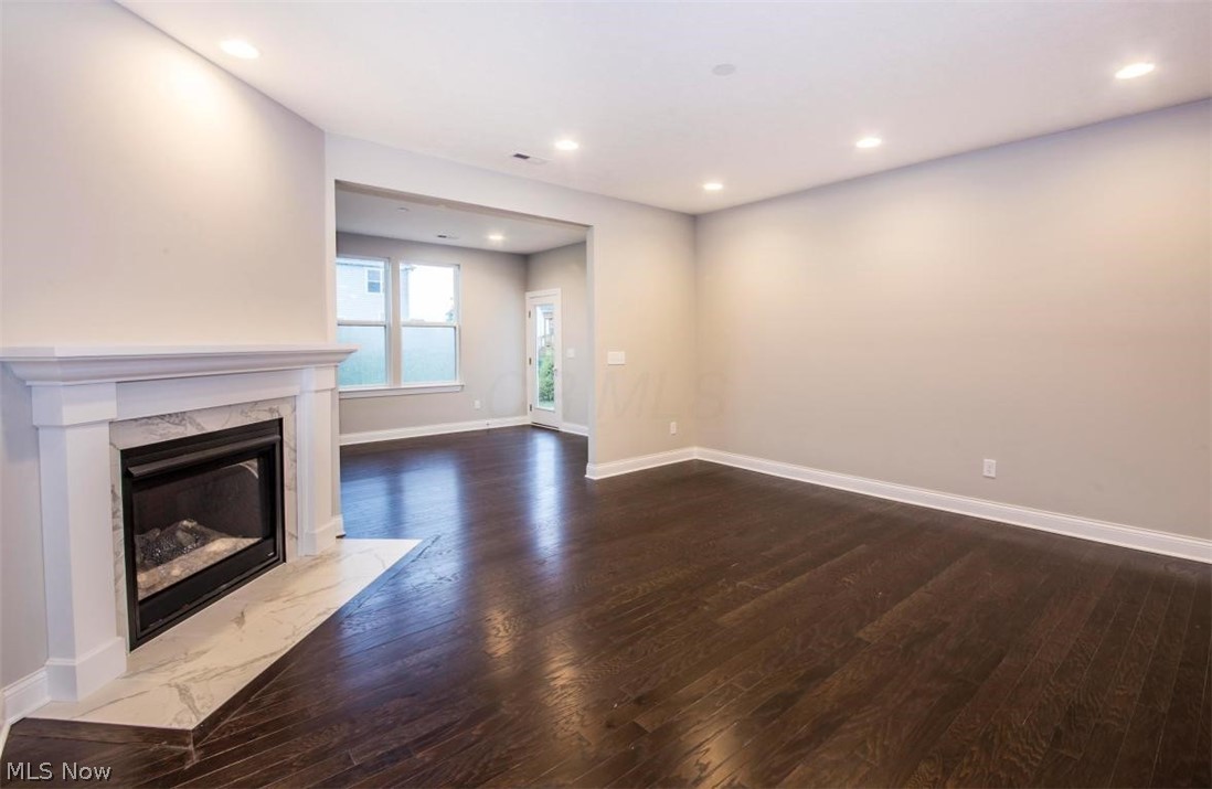 The Retreat at Lake Forest - Residential