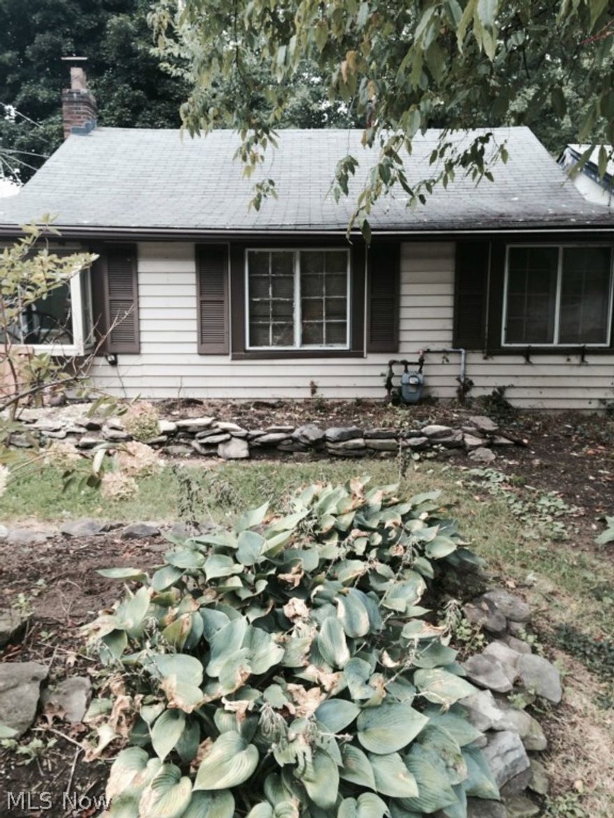 Cottage - type home in Willoughby. Two bedrooms, Beautifully updated kitchen and bath, Fireplace. All appliances included.