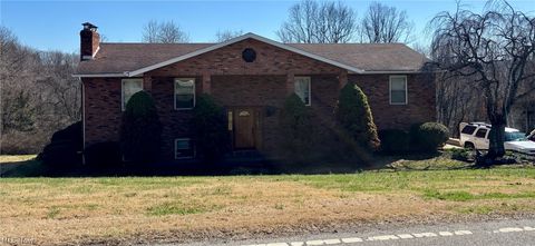 Homes For Sale - 2830 E Military Road<br/> Muskingum County, Zanesville, OH 43701