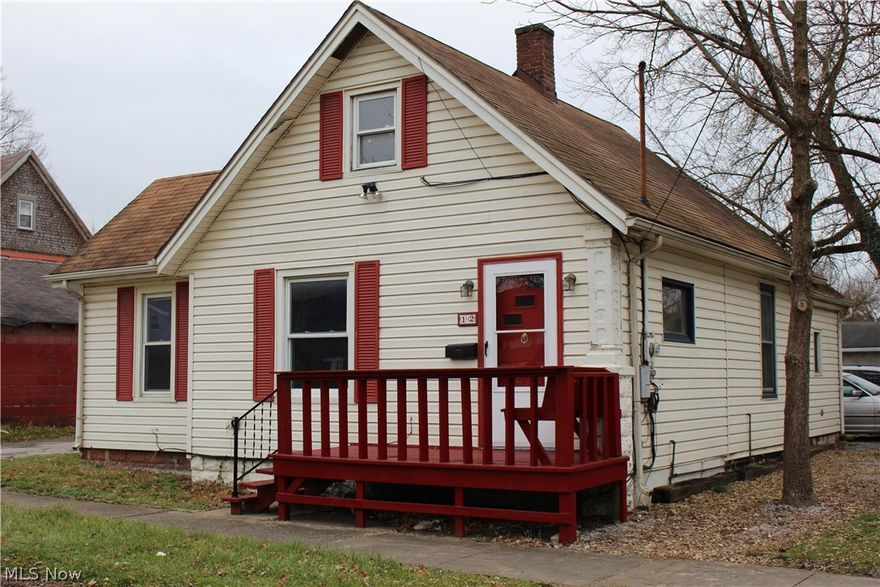 Great Investment Property or starter house. Appliances stay. 2 Bedrooms,  1 car garage, Cozy, Carpeted.