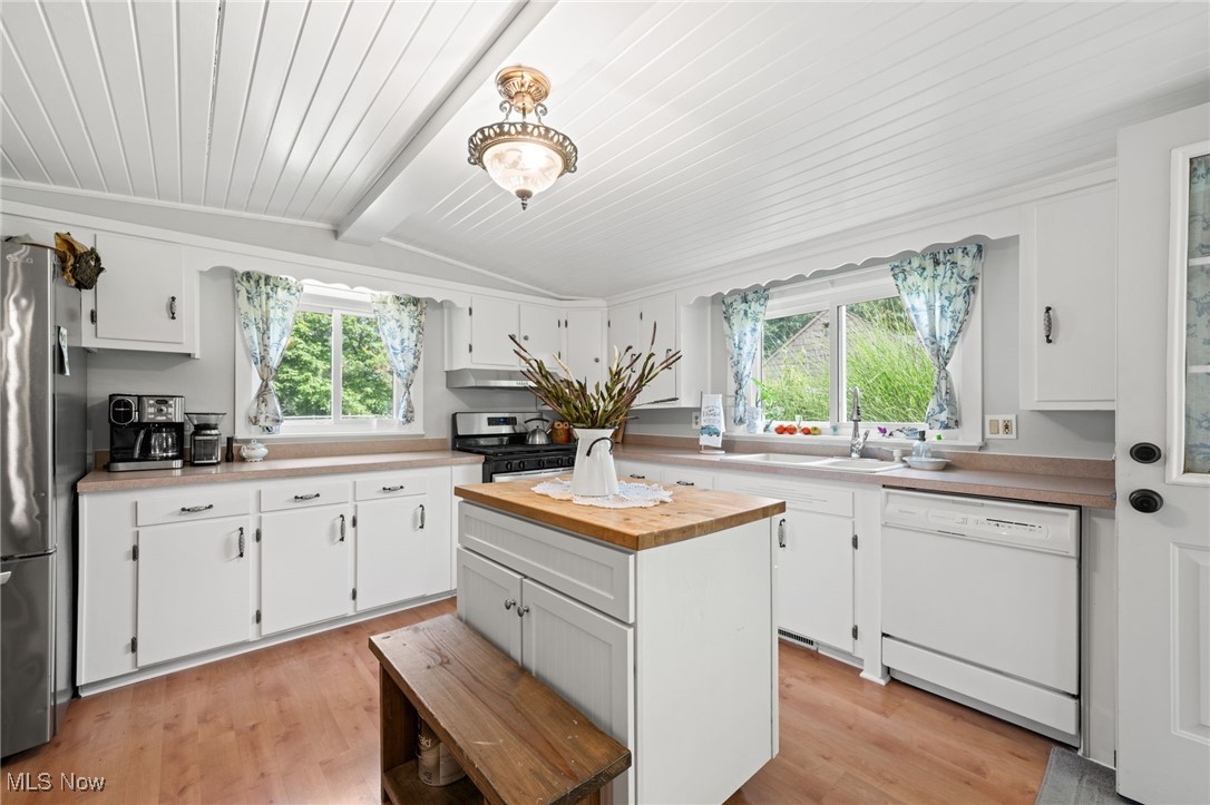 Medina, Ohio 44256, United States, 3 Bedrooms Bedrooms, ,2 BathroomsBathrooms,Residential,Pending,182781