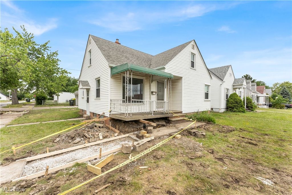 Photo of 22750 Tracy Avenue, Euclid, OH 44123 (MLS # 5175288)