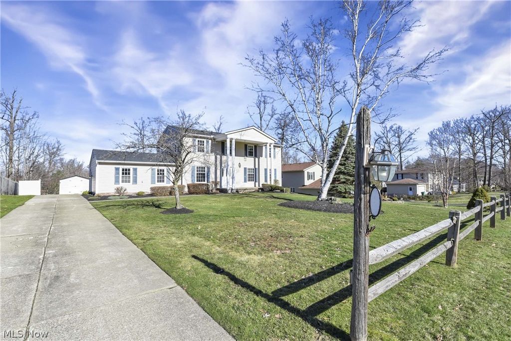 Photo of 7916 Oakridge Drive, Mentor, OH 44060 (MLS # 5192587)