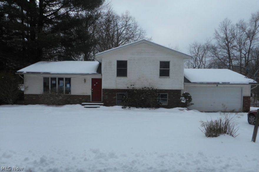 good 4 level split with much potential. poss 4th br or office in family room level, quiet street, not too far from the lake. Hud case #412-591340. Sold as is only. will need pre-approval or proof of funds. Bids open to owner occupant, non profits, or government agencies only until 2/8/2015 11:59:59 PM  CT. DO NOT BLOCK NEIGHBORS DRIVE OR PARK IN STREET! THANKS