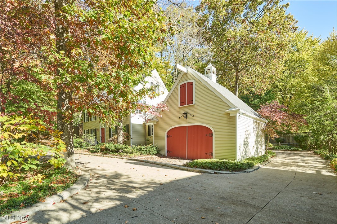 511 W Fairlawn Boulevard