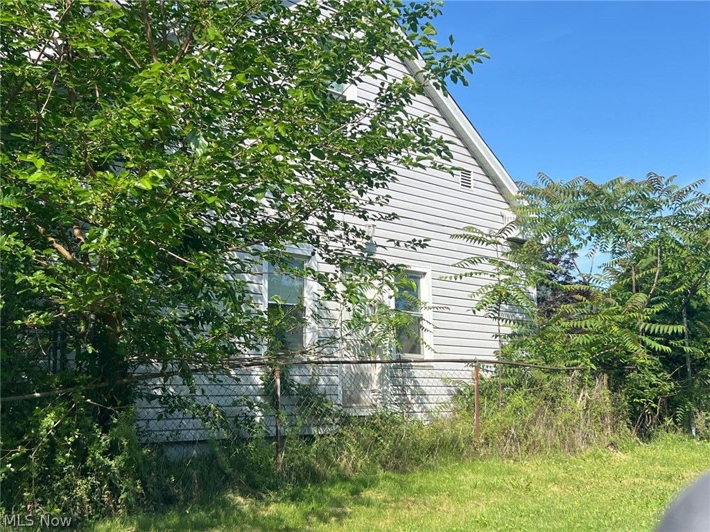 Photo of 415 S 3rd Street, Martins Ferry, OH 43935 (MLS # 5218567)