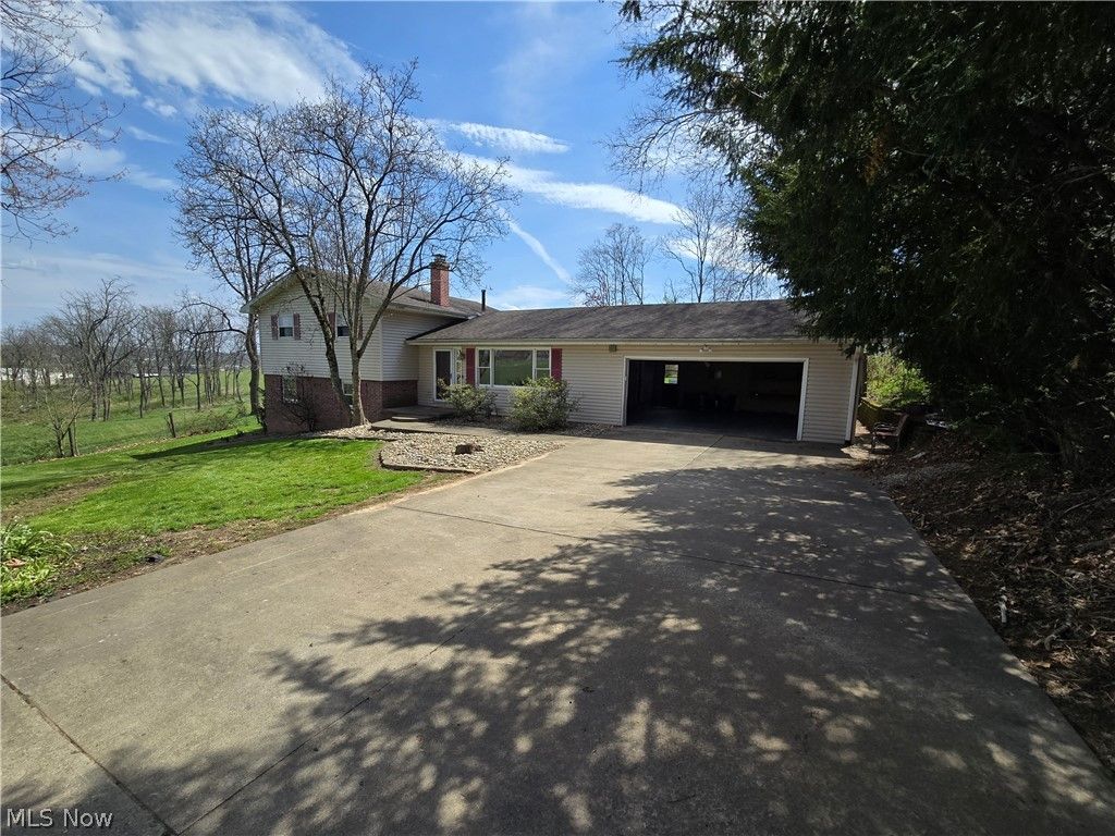 Photo of 2000 Shady Lane, Zanesville, OH 43701 (MLS # 5200776)