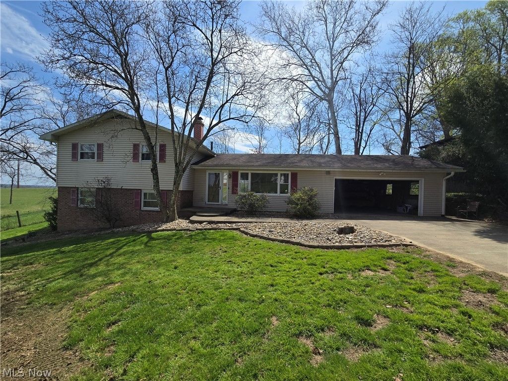 Photo of 2000 Shady Lane, Zanesville, OH 43701 (MLS # 5200776)