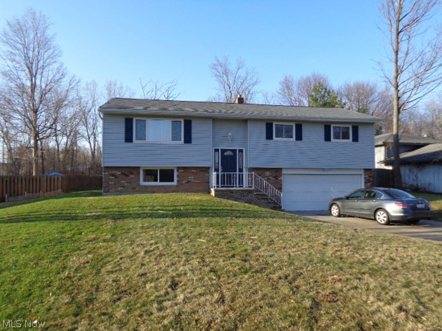 Spacious,Totally Remodeled Home!!One Owner Home!!Prime Cul De Sac Lot!!2 full baths both recently remodeled!!New Kitchen in 2011 including appliances,countertops,cabinets,backsplash and flooring!!Carpet in 2012!!All appliances including washer and dryer stay!!Furnace and Central Air approx 9 yrs old--H2O tank one year old!!Stanek Windows Upstairs--Newer replacement windows down!!Vinyl Siding and front door within last 10 years!!Lots of cabinets in oversized 2 car attached garage!!Hardwood Floors in the bedrooms!!Nothing to do but move in--dont miss out!!