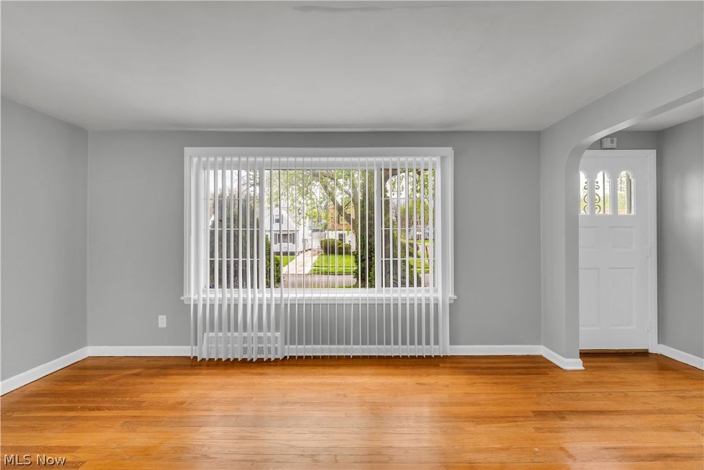 Photo of 5440 Hollywood Avenue, Maple Heights, OH 44137 (MLS # 5206745)