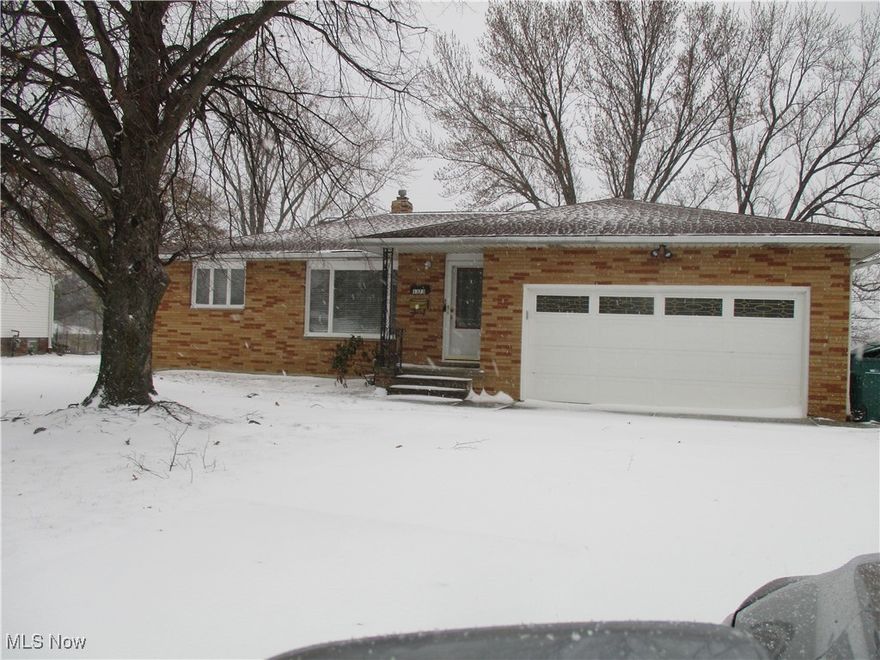 Remodeled brick ranch with attached Sun Room. All on ONE floor. Divided basement with finished Rec Room. Updated kitchen with new cabinets, granite countertop.
Conveniently located by Rockside Rd andI-71 corridor. Just minuted away to highway access.
NO PETS. NO SMOKING.
DO NOT SEND TO REALTY BEAST.