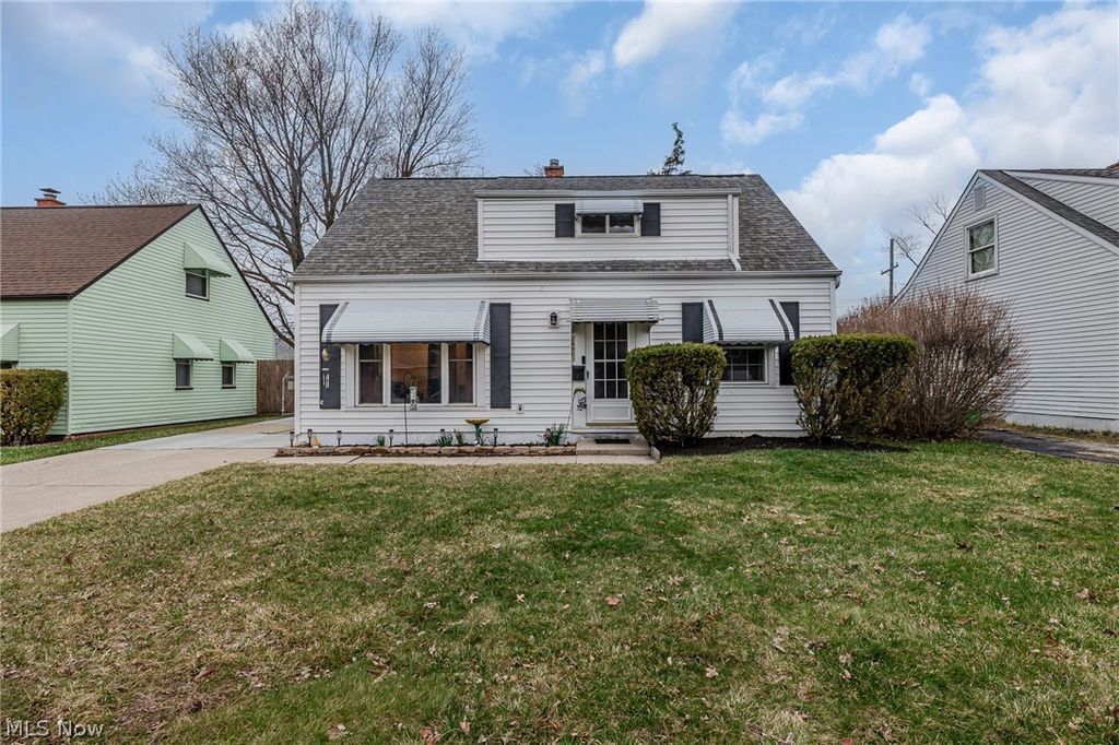 Photo of 26901 Farringdon Avenue, Euclid, OH 44132 (MLS # 5192236)