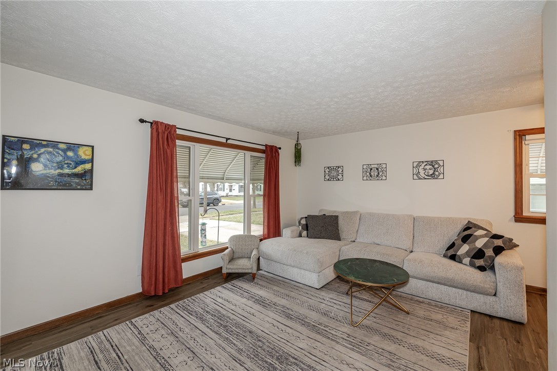 26901 Farringdon Avenue