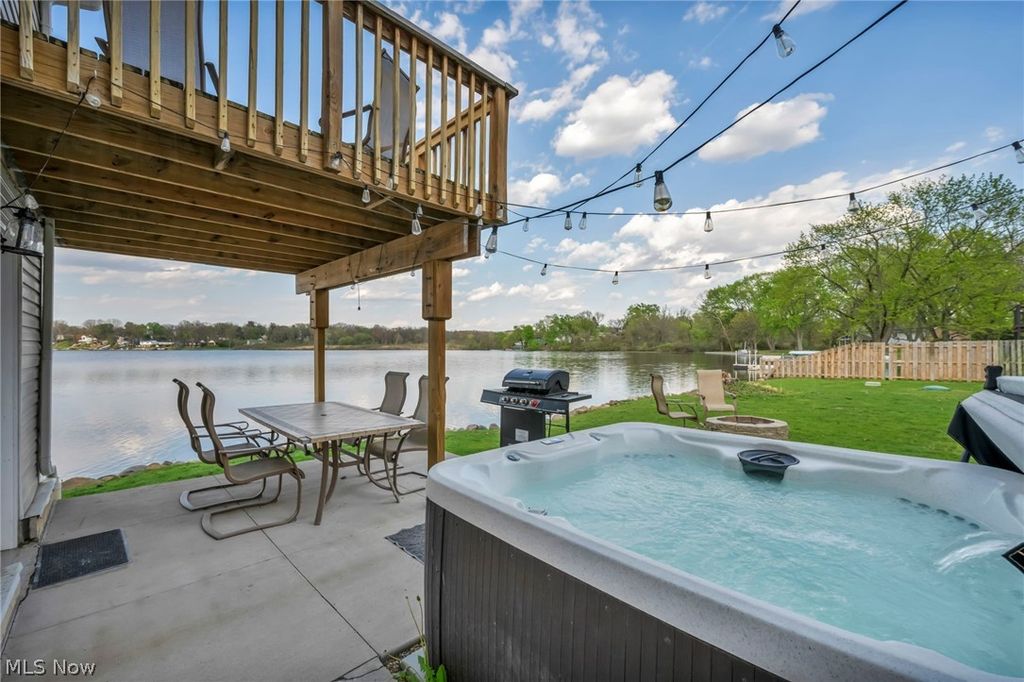 Photo of 829 Portage Lakes Drive, Akron, OH 44319 (MLS # 5204231)