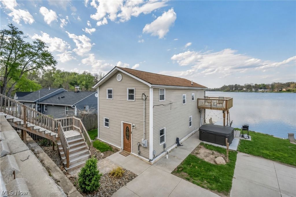 Photo of 829 Portage Lakes Drive, Akron, OH 44319 (MLS # 5204231)