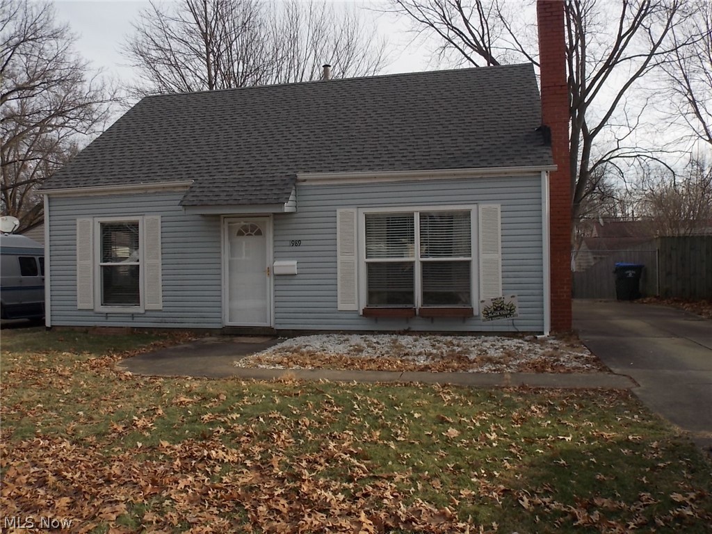 MODERN BUNGALOW WITH OPEN CONCEPT - 4 BEDROOMS 2 UP AND 2 DOWN - UPDATED FULL BATH - KITCHEN WITH ALL APPLIANCES (APPROX 6YRS OLD) INCLUDING WASHER AND DRYER, CENTER ISLAND - NEUTRAL COLORS - FULL FENCED IN BACK YARD. ROOF COMPLETE TEAR OFF 2020 - FUNRNACE AND C/A APPROX 15YRS - NEST THERMOSTATE - WELL TAKEN CARE OF HOME - SHOW AND WRITE OFFER