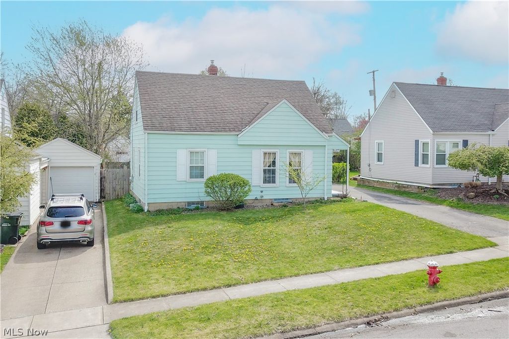 Photo of 2447 24th Street, Cuyahoga Falls, OH 44223 (MLS # 5201423)