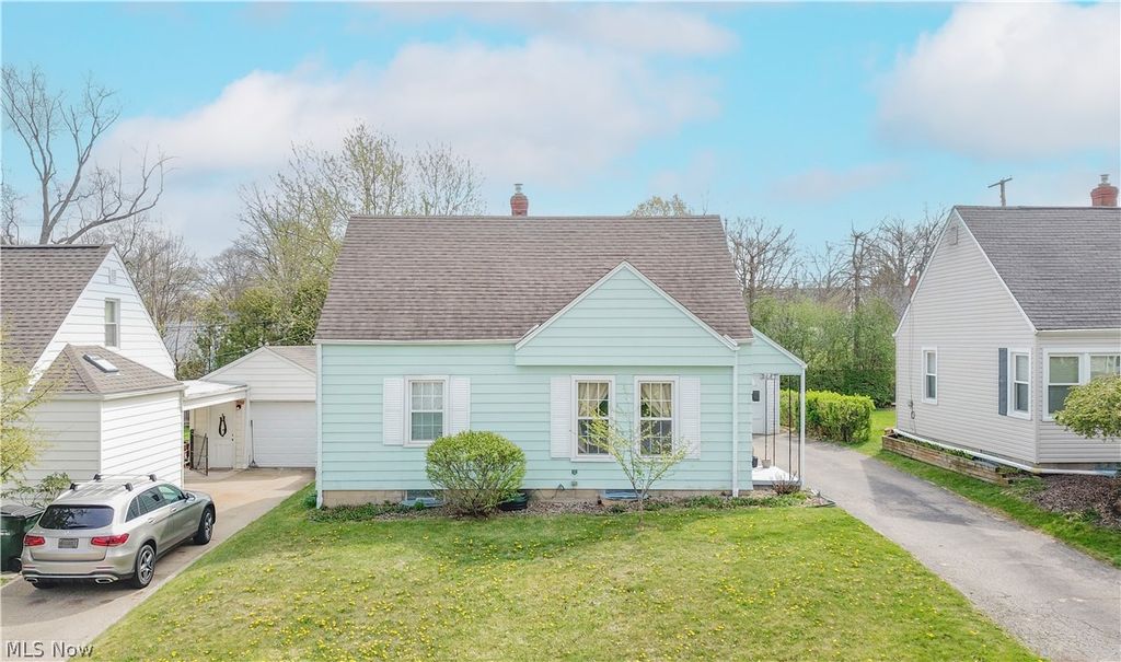 Photo of 2447 24th Street, Cuyahoga Falls, OH 44223 (MLS # 5201423)