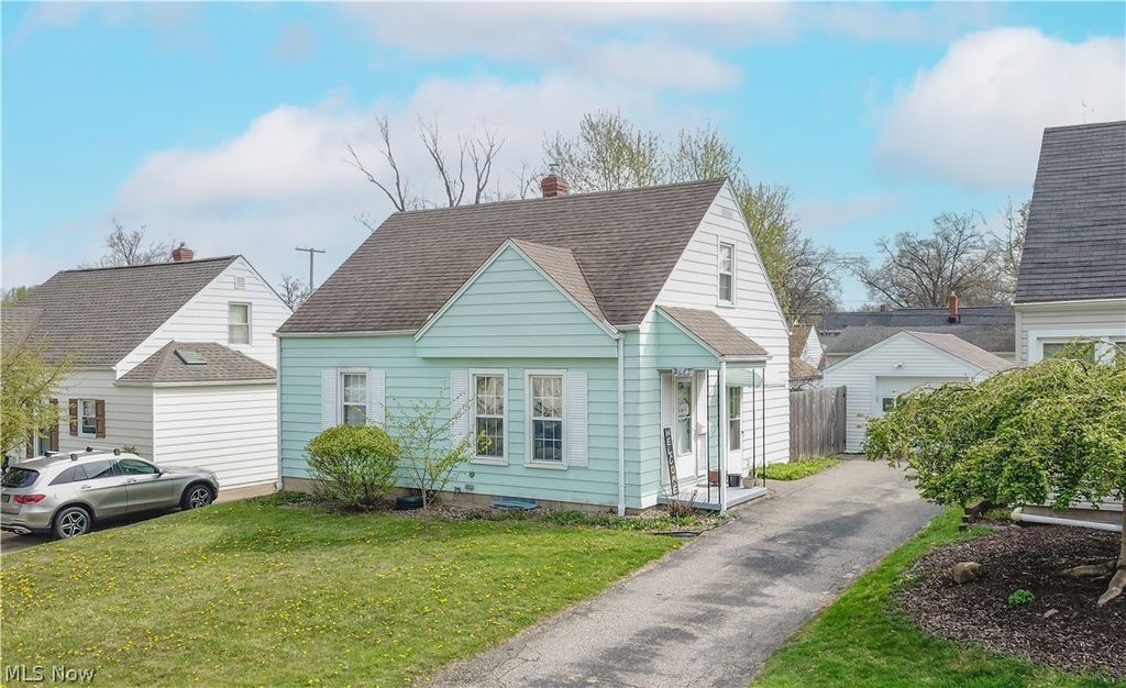 Photo of 2447 24th Street, Cuyahoga Falls, OH 44223 (MLS # 5201423)