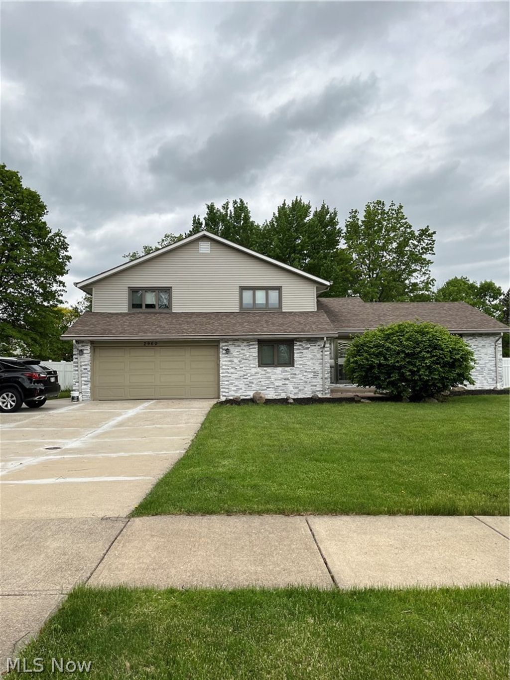Photo of 2960 Richmond Road, Beachwood, OH 44122 (MLS # 5208391)