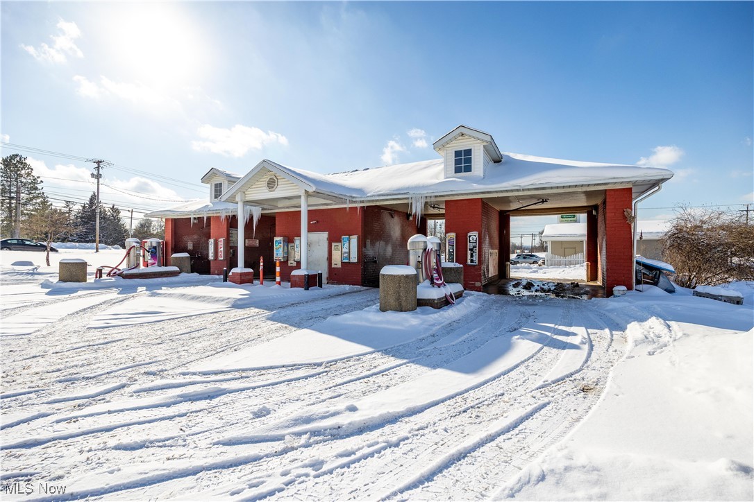 247 W Aurora Road