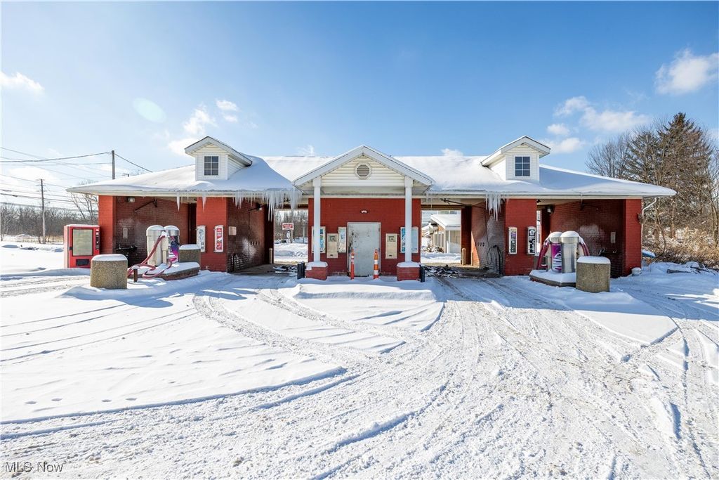 Photo of 247 W Aurora Road, Northfield, OH 44067 (MLS # 5184319)