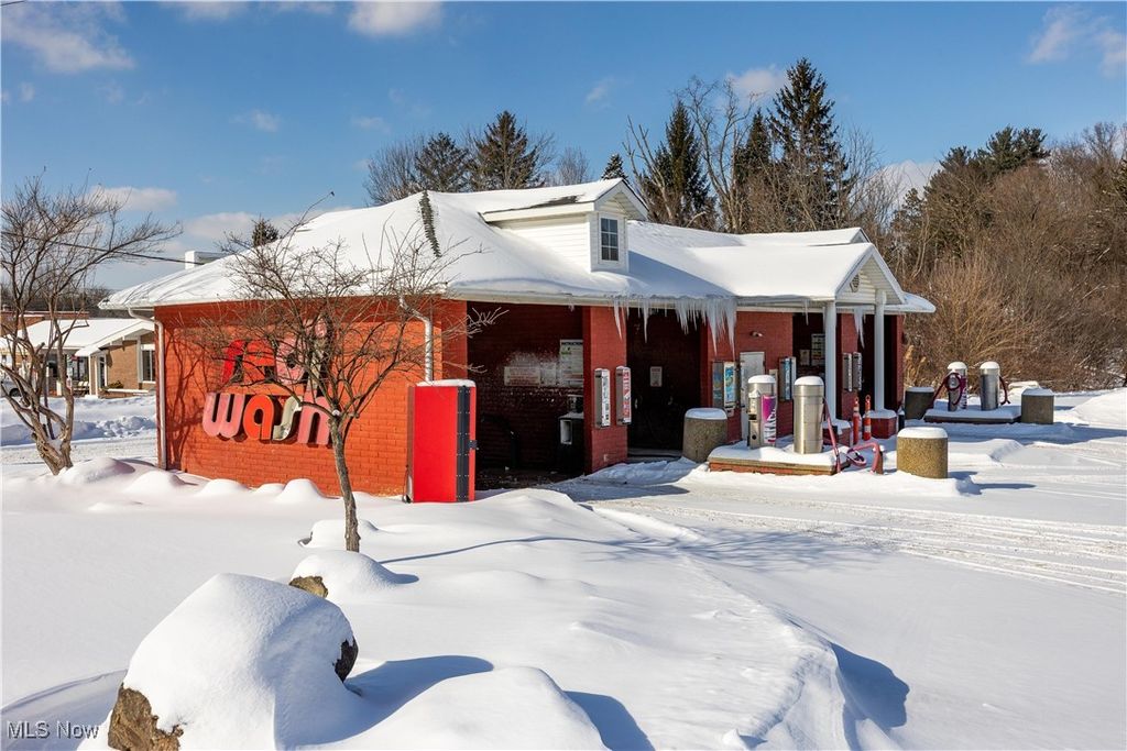 Photo of 247 W Aurora Road, Northfield, OH 44067 (MLS # 5184319)