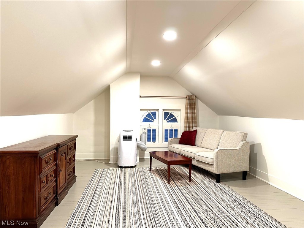 Mathews & Gilberts 03 - Residential