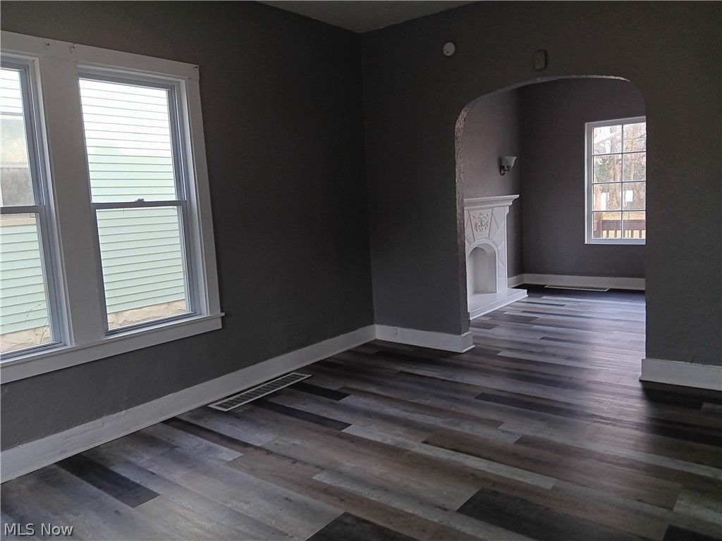 Photo of 1124 E 114th Street, Cleveland, OH 44108 (MLS # 5189504)