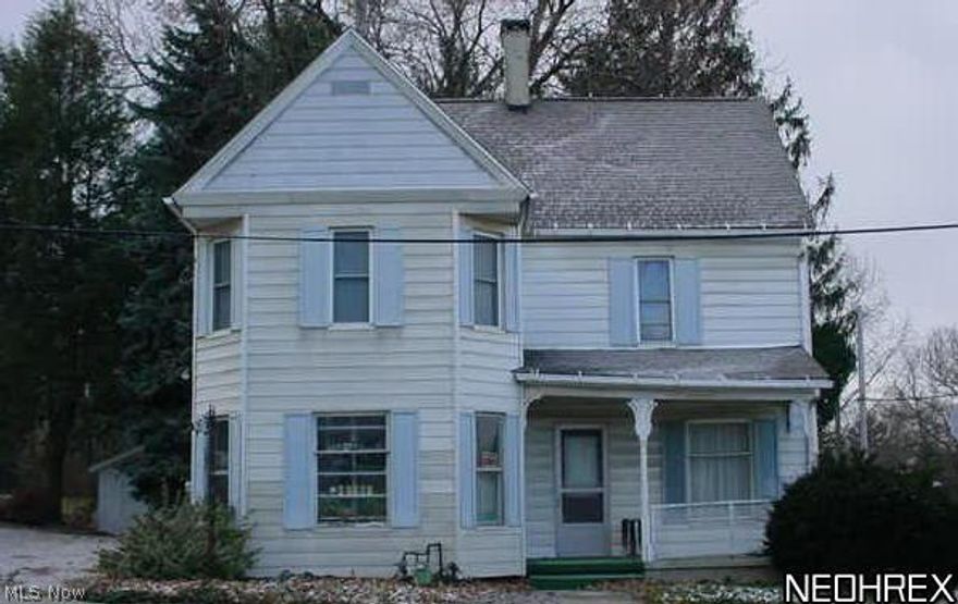 Commercial house with shop/store attached.  Formerly, antique shop.  Century home, 2 bed plus sitting room, 9' beamed ceilings! Woodburning fireplace, 1st floor laundry, large country kitchen! Deep lot with side alley, could be additional parking. Gorgeous wood floors! City water & sewer. Basement has had work done, high ceilings, potential.