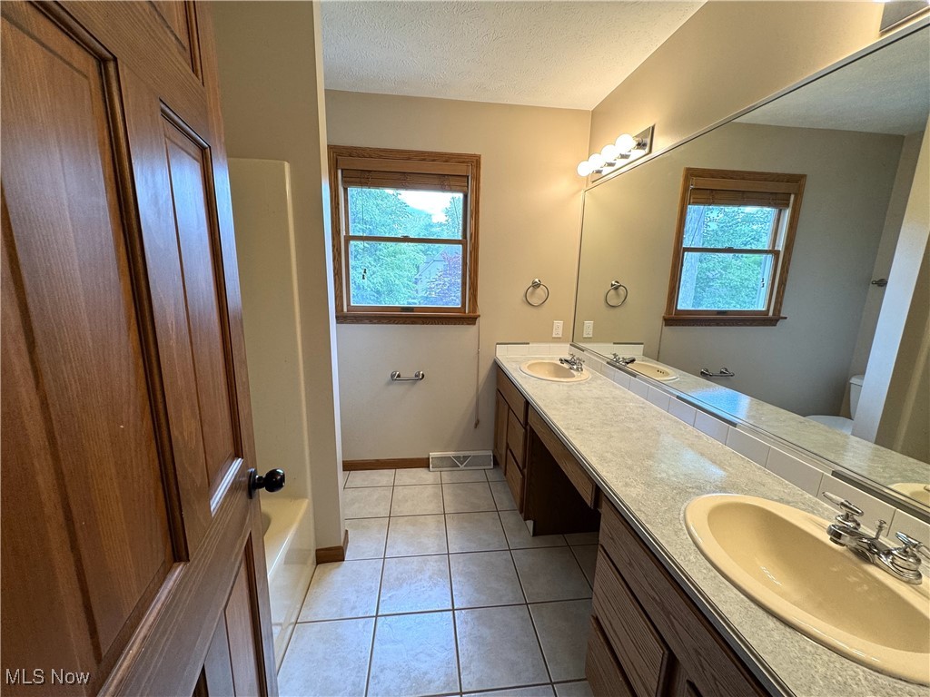 2761 Timberline Drive, Cortland, Ohio image 20