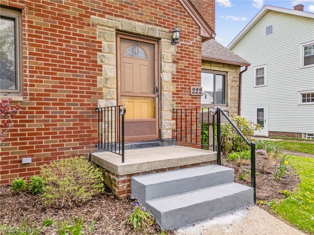 Photo of 222 Montrose Avenue NW, Canton, OH 44708 (MLS # 5201684)