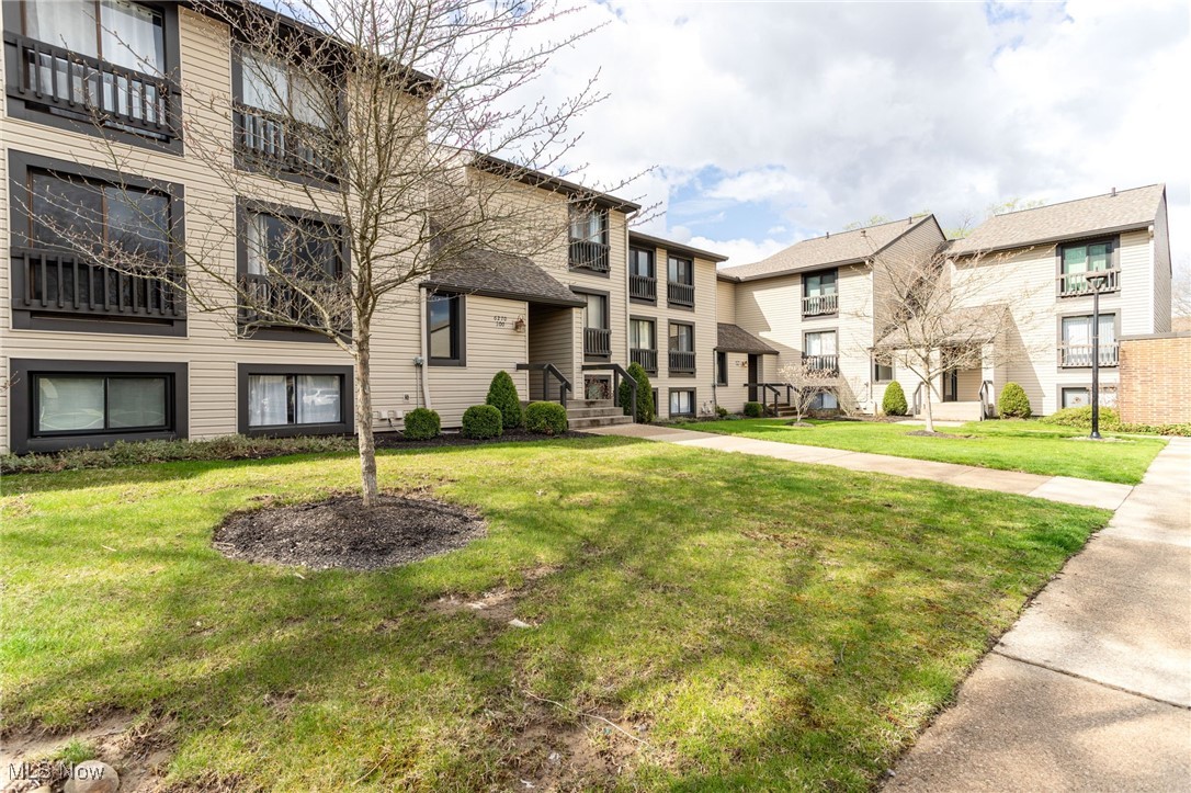 Look No More... Nothing to do but move right in! Welcome home to this beautiful, oversized one bedroom condo located in the sought-after community of Greenwood Village. Upon entry you will immediately notice the openness this floor plan has to offer. The dining room area overlooks the courtyard and lets in plenty of natural lighting throughout the day. Relax after in your oversized Livingroom area. Large sliding door leads to your own private patio perfecting for the warmer months. Massive master features a walk-in closet. Just steps away from CVNP and Bike and Hike Trail puts this gem in an ideal location. Hurry up and schedule your very own private showing today, because this beauty won't last long. Ground level unit. Easy access to major highways, shopping and dining.